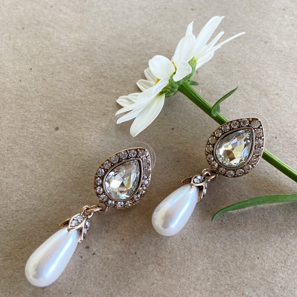 Vintage teardrop pearl earrings - Picture 5 of 10